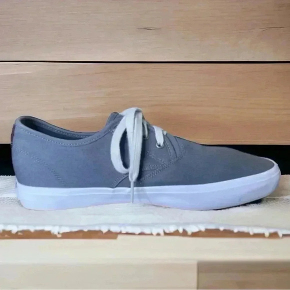 Quicksilver Men's Sz 10 Light Blue Lace-Up Canvas Sneakers. Excellent Condition - Picture 2 of 4